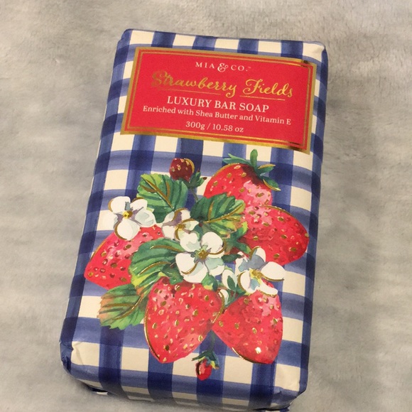 Scented Strawberry Fields Luxury Bar Hand Soap NWT 10.58oz shea butter vit E - Picture 7 of 15